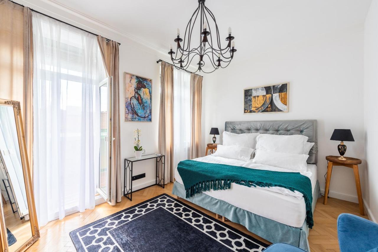 Luxury Apartment With A Balcony And A Terrace Prag Exterior foto